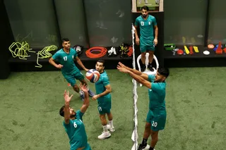۷۶