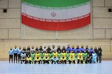 یک تیم با دو نشان